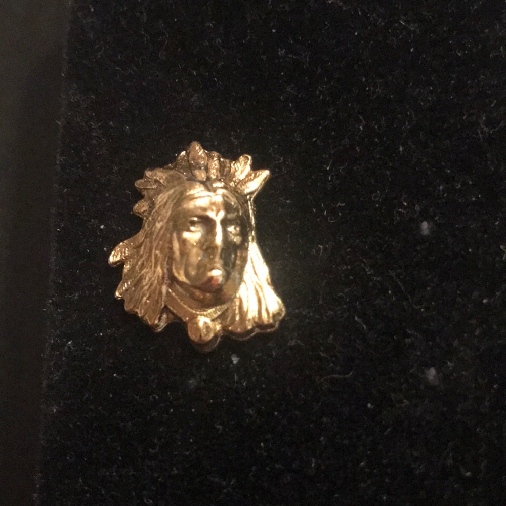 Gold Indian tie / hat pin